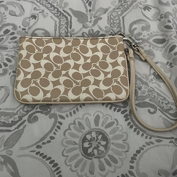 Coach Chelsea Signature Heritage Stripe Pink White Zip Wristlet - Picture 4 of 7